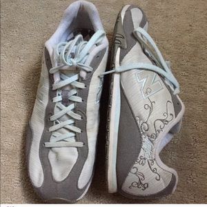 New Balance shoes size 9.5.